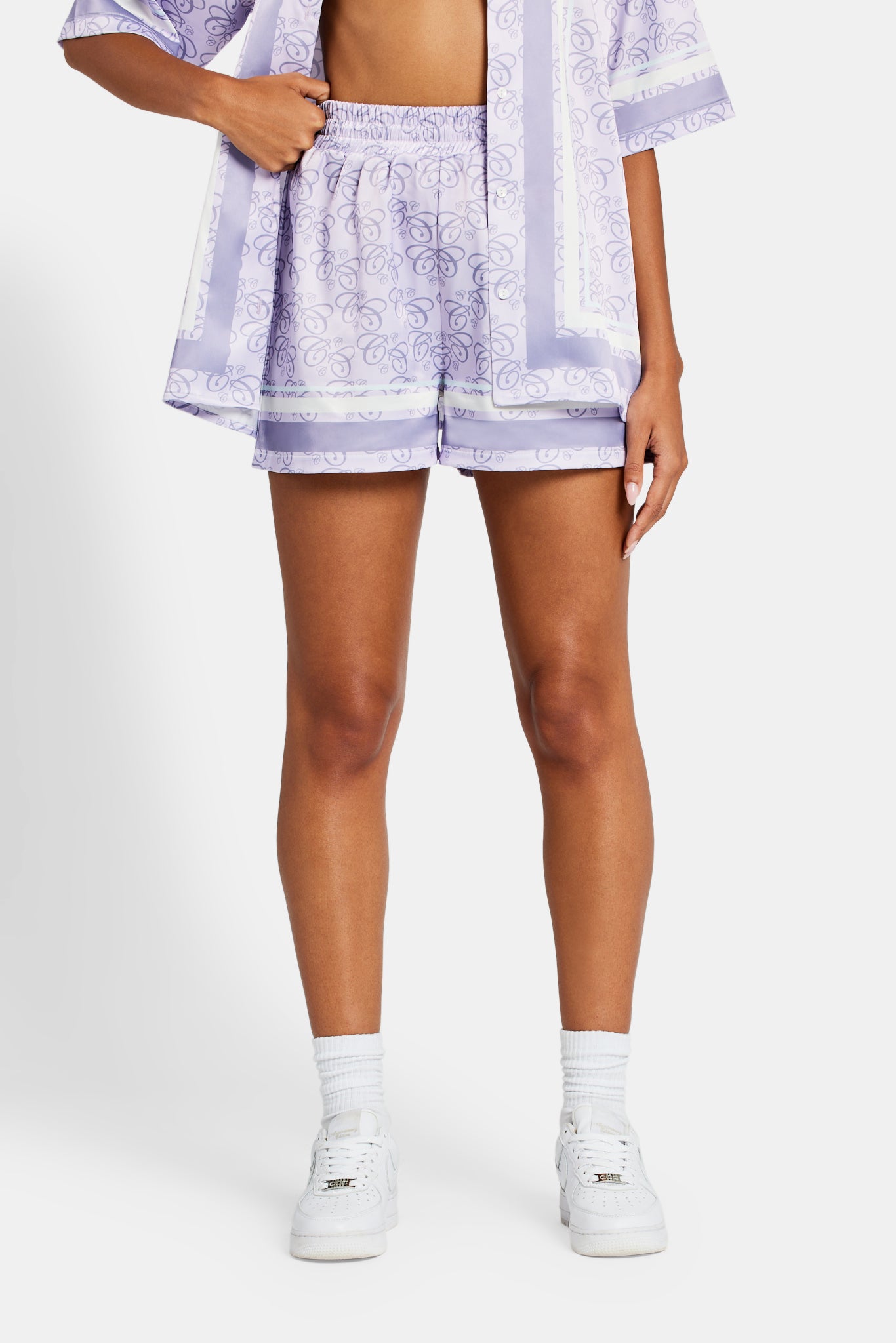 Cernucci Satin-Shorts mit wiederholtem Logorand - Lila